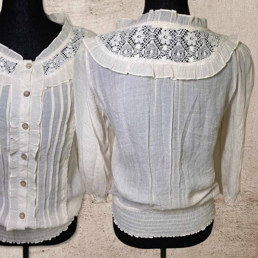 Edge lacey romantic blouse